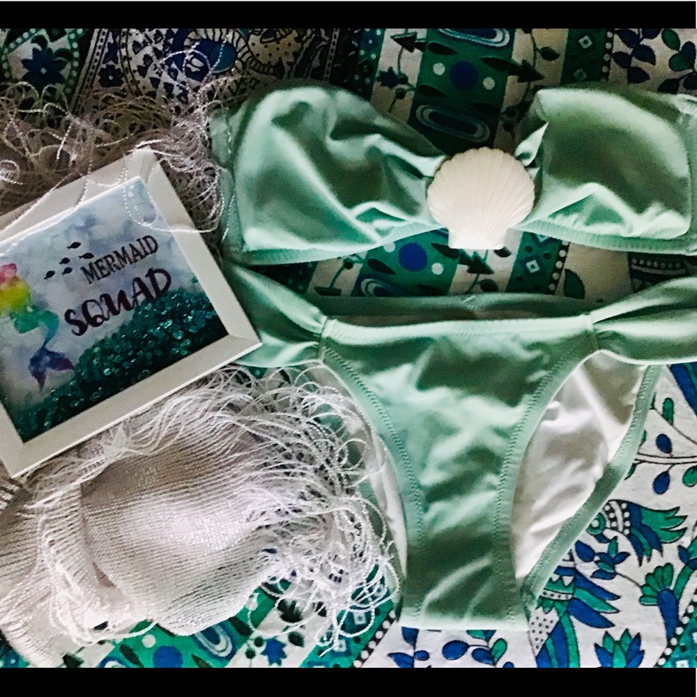 🌴NWOT! VICTORIAS SECRET SEASHELL STRAPLESS BIKINI